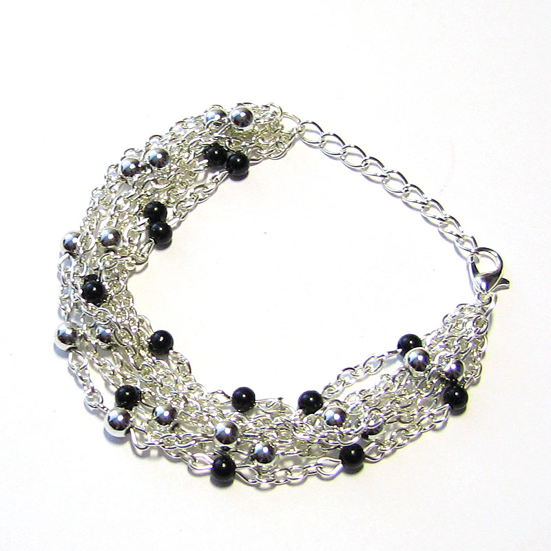 Náramek ze řetízků