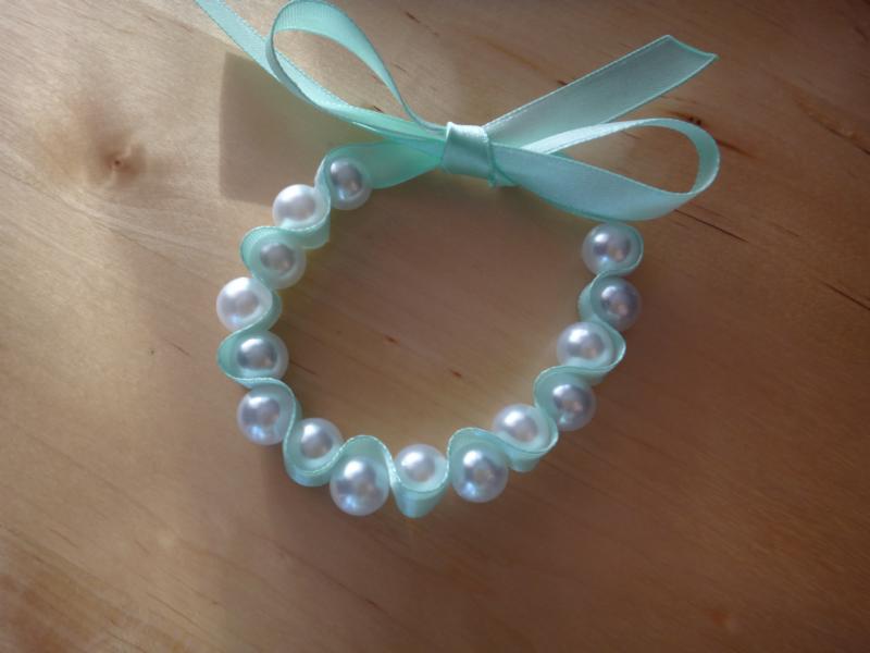 Ledově zelený perlový náramek