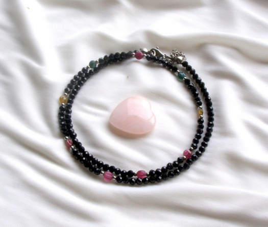 SPINEL - KORUND*TURMALÍN*náhrdelník 42cm