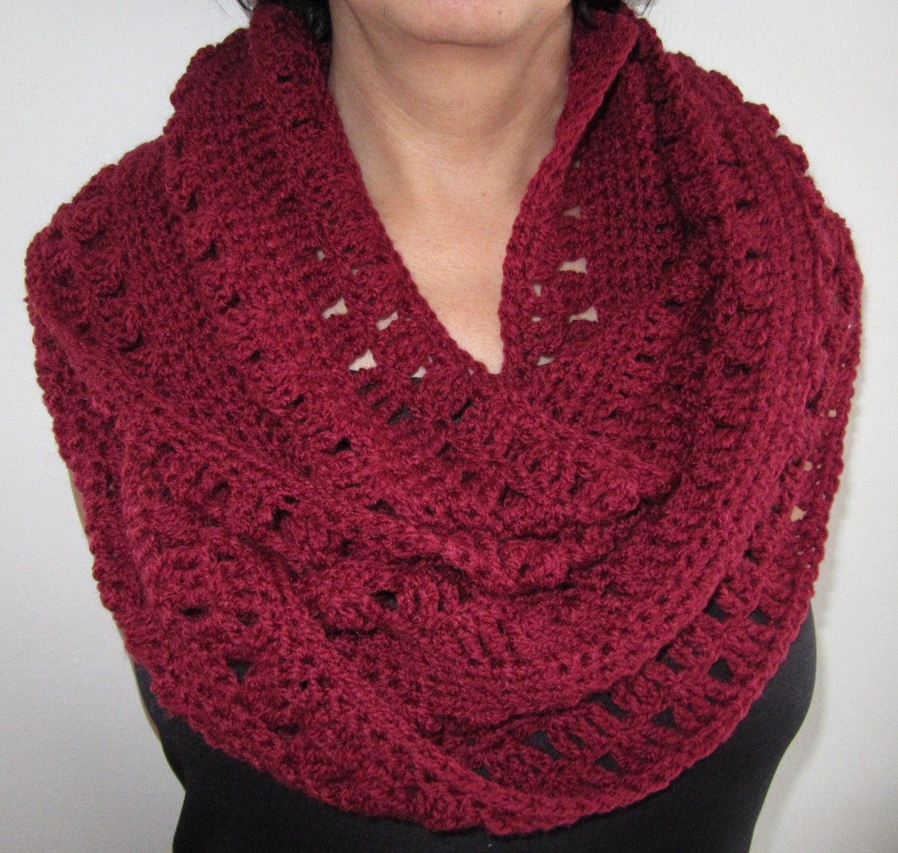  HÁČKOVANÝ NÁKRČNÍK/LÍMEC 