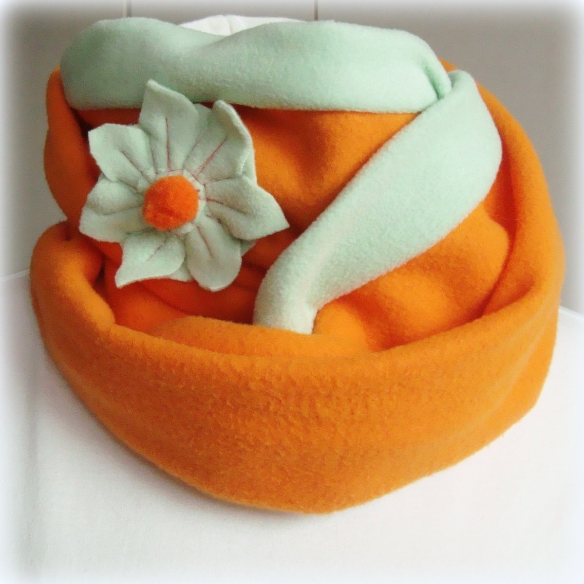 Nákrčník zelekavooranžový - hrášek s mrkvičkou