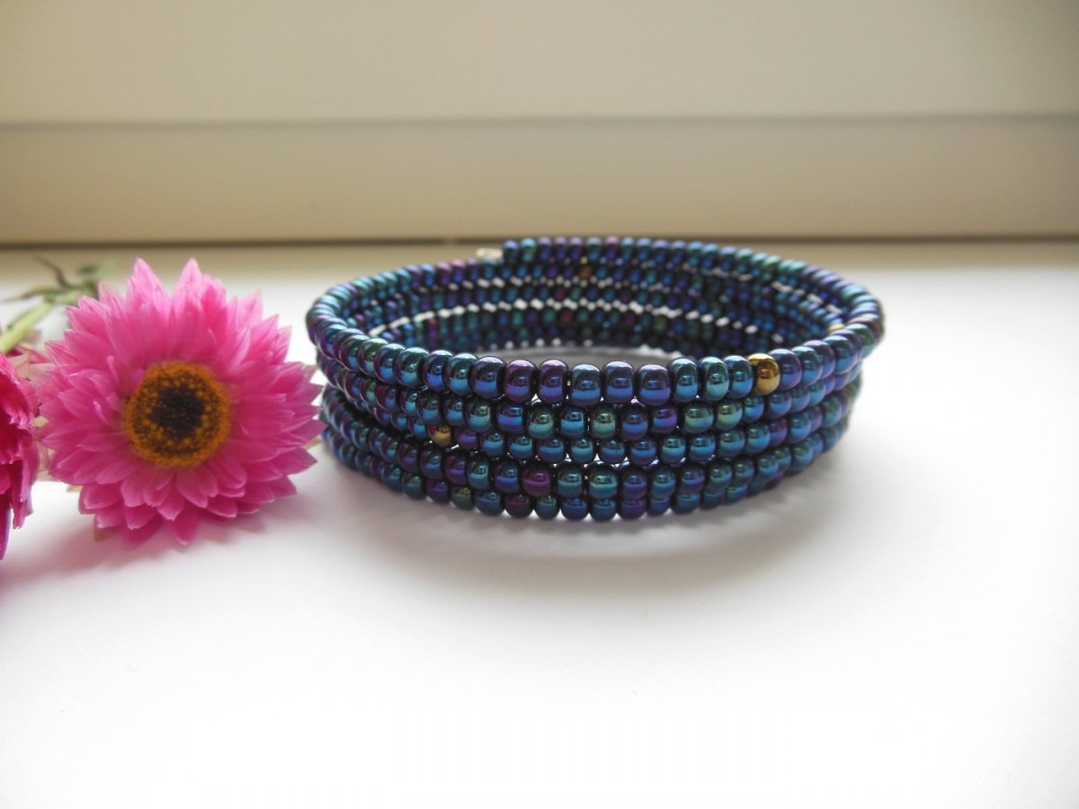 Náramek měňavky v modré