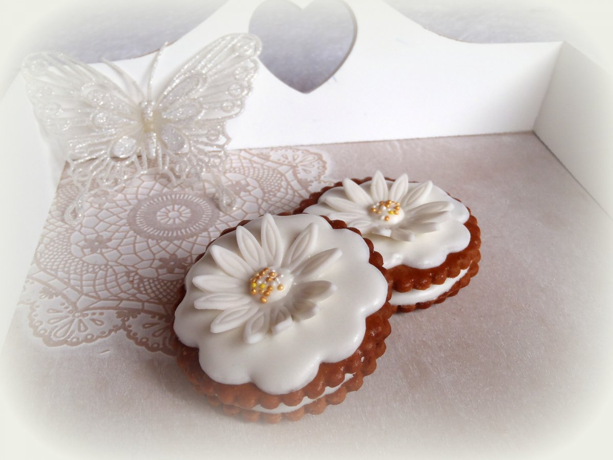 Plněné dortičky se sedmikráskou - z perníku