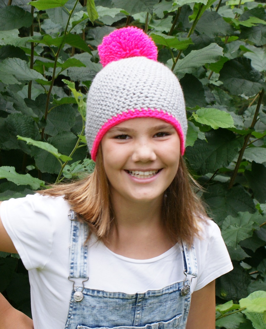 Čepice NEON PINK-and-GRAY háčkovaná s bambulí