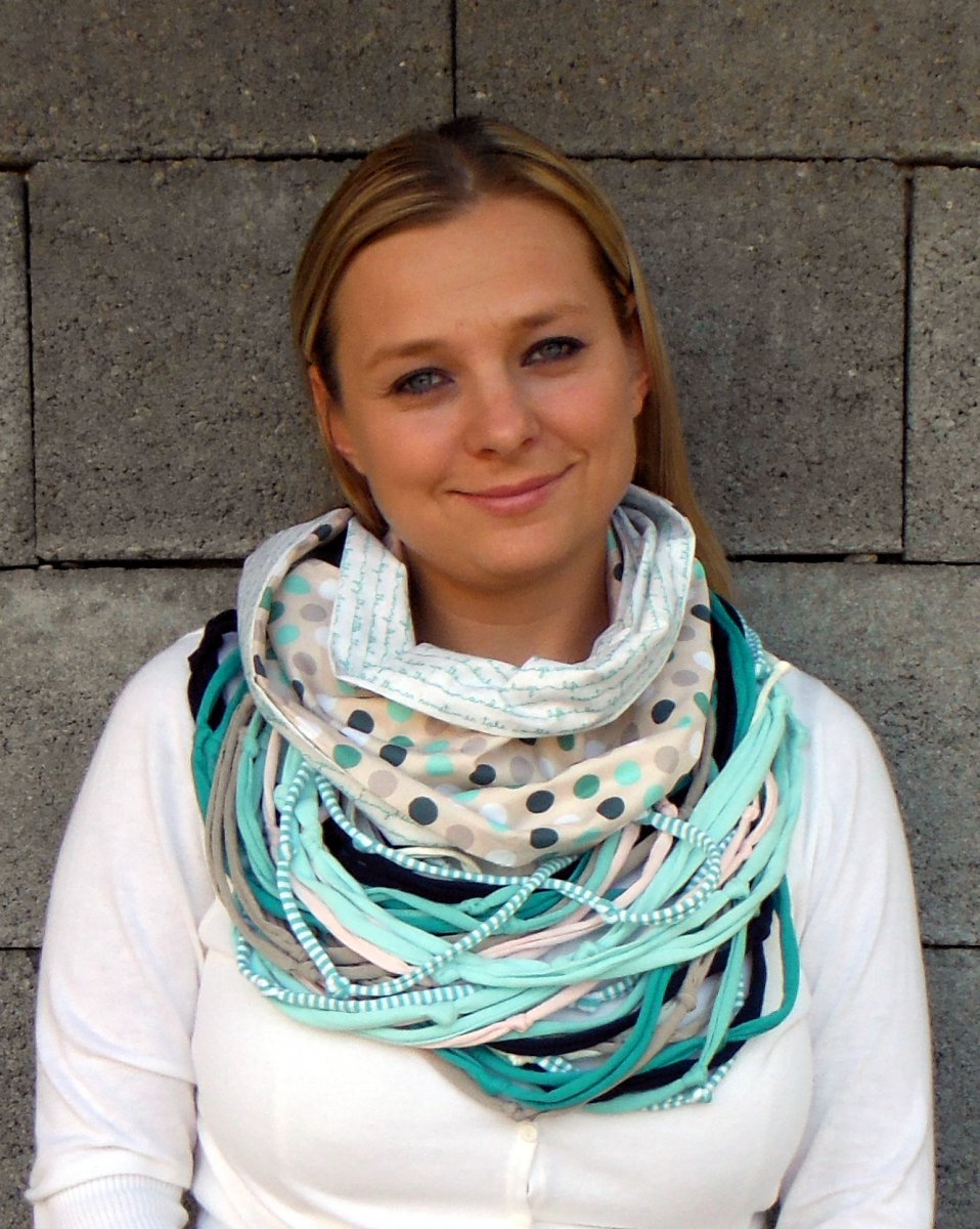 Tunelový šňůrkový šál/nákrčník Cottontails Jade XXL(tyrkysový,puntíkový, písmo)