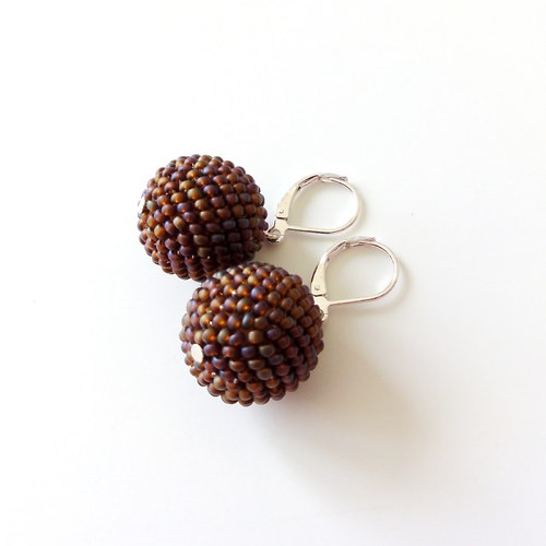 Fialovohnědé kuličky