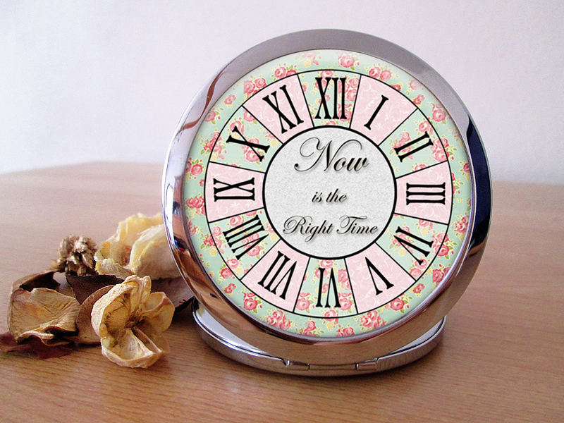 Kapesní zrcátko - Now is the right time