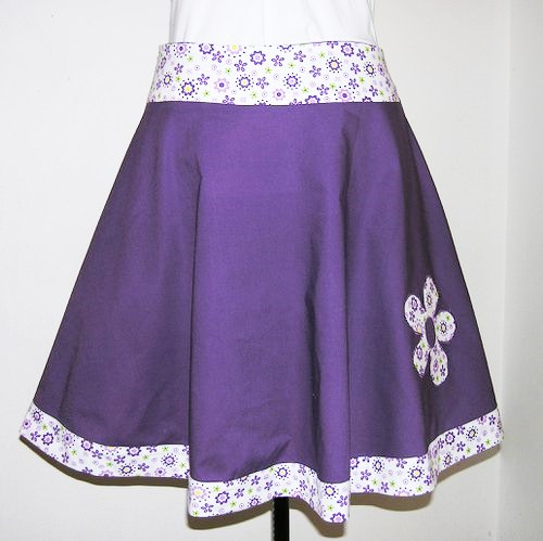 Švestková s kytkou