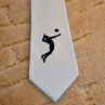 Hedvábná kravata s volejbalistou - černo-bílá 4610724