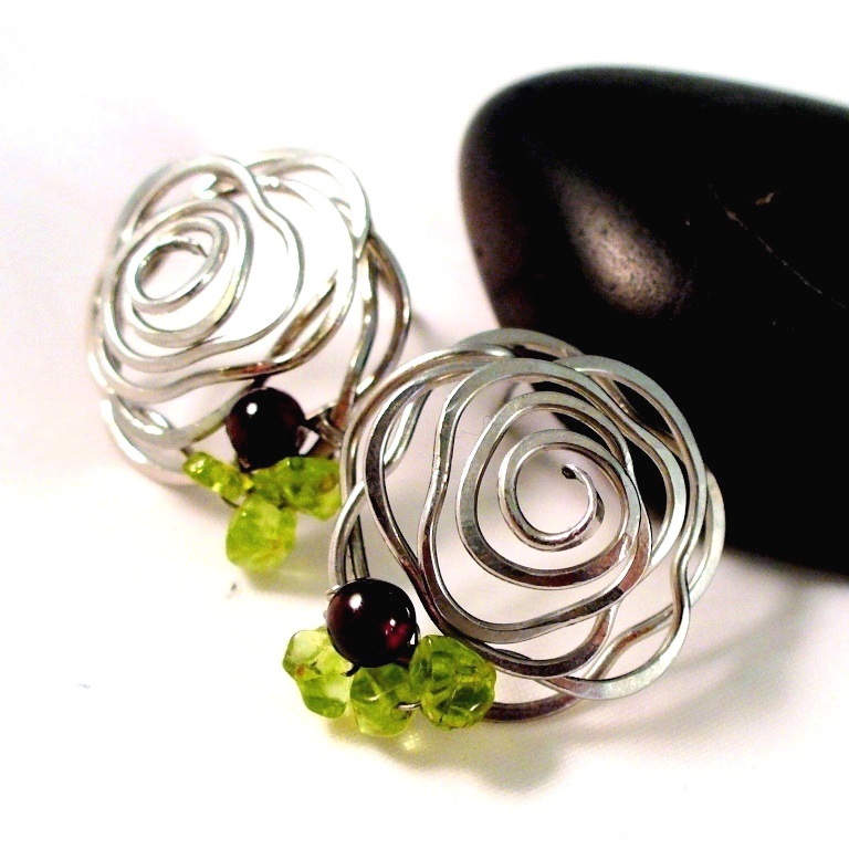 NÁUŠNICE / puzety Kvetoucí růže z Jericha