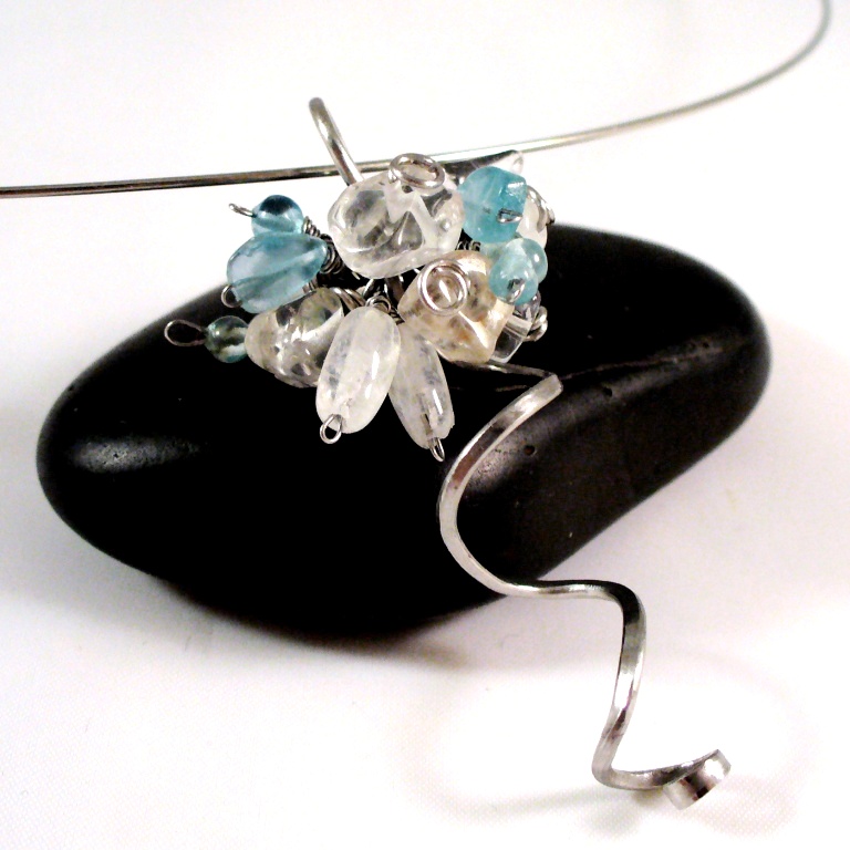 NÁHRDELNÍK Ledová víla