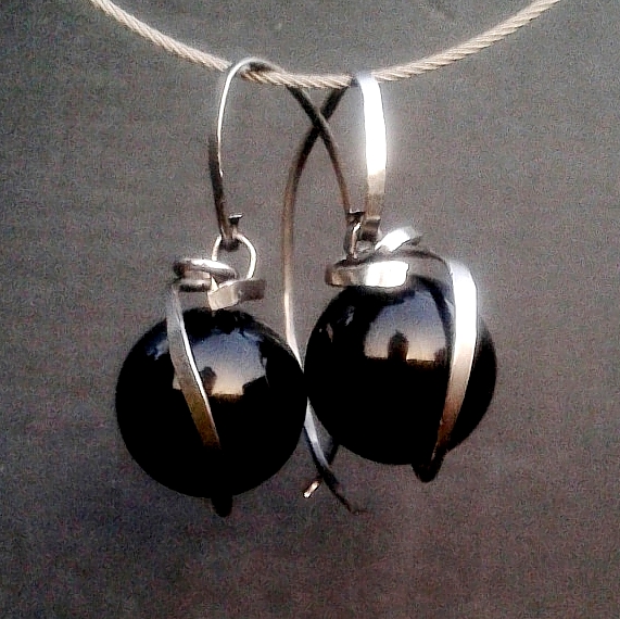 NÁUŠNICE Noční motýl