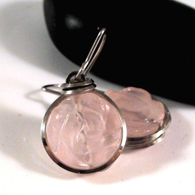 NÁUŠNICE Z růžové zahrady