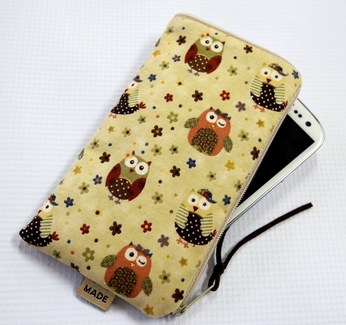 BÉŽOVÉ SOVIČKY - obal na mobil