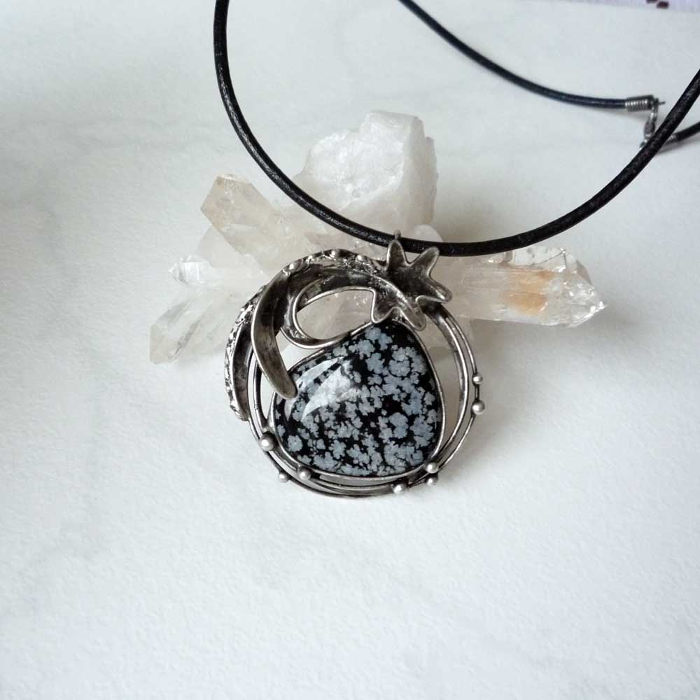 Noční oblohou - obsidián vločkový