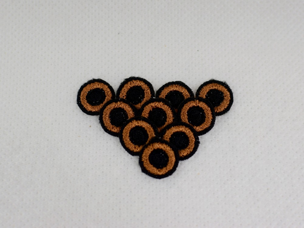 Vyšívané oči sv. hnědé 1,5cm 1 pár