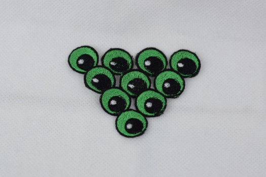 Vyšívané oči zelené s jiskrou 2cm 1 pár
