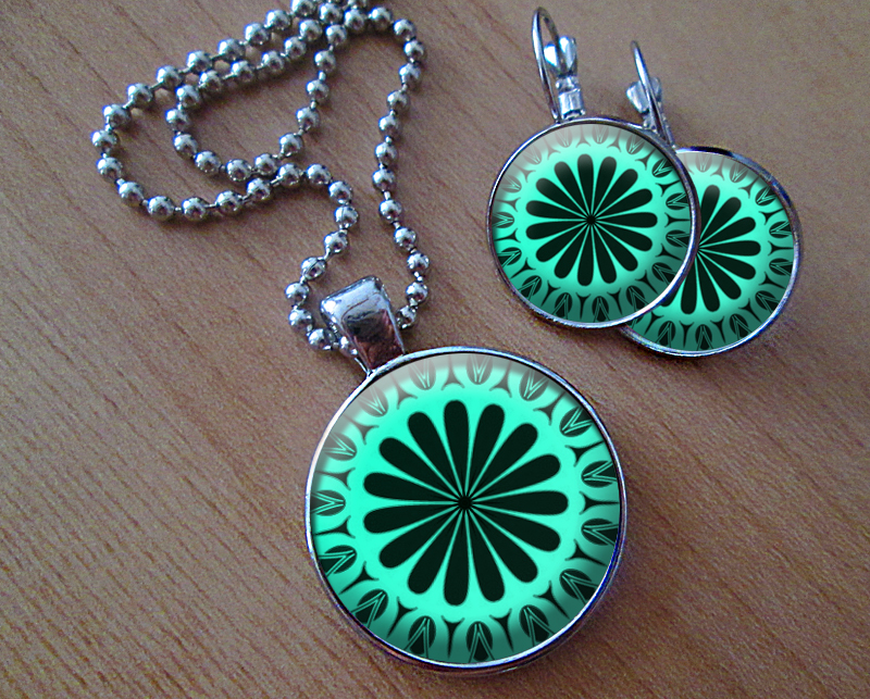 Sada náušniček a přívěsku 