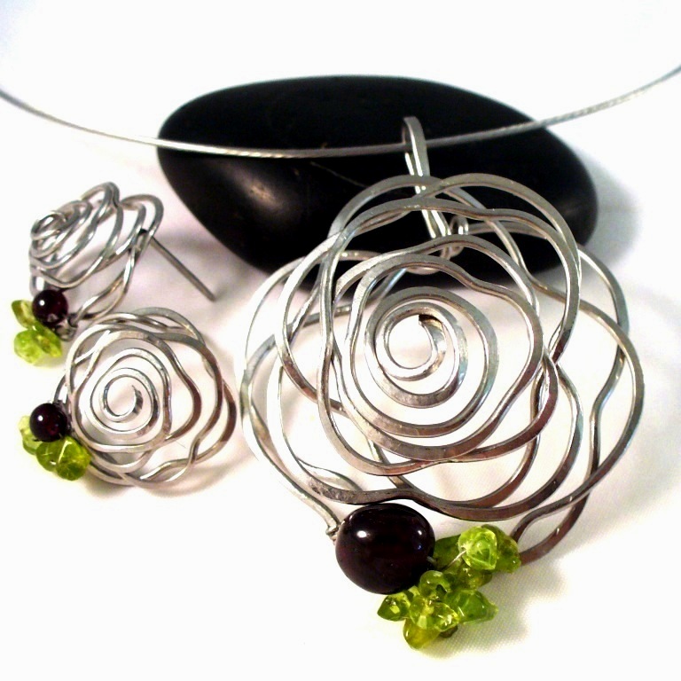 NÁHRDELNÍK Kvetoucí růže z Jericha