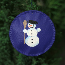 Vánoční ozdoba - kulatá tm. modrá, sněhulák