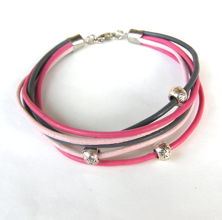 Kožený náramek s korálkama