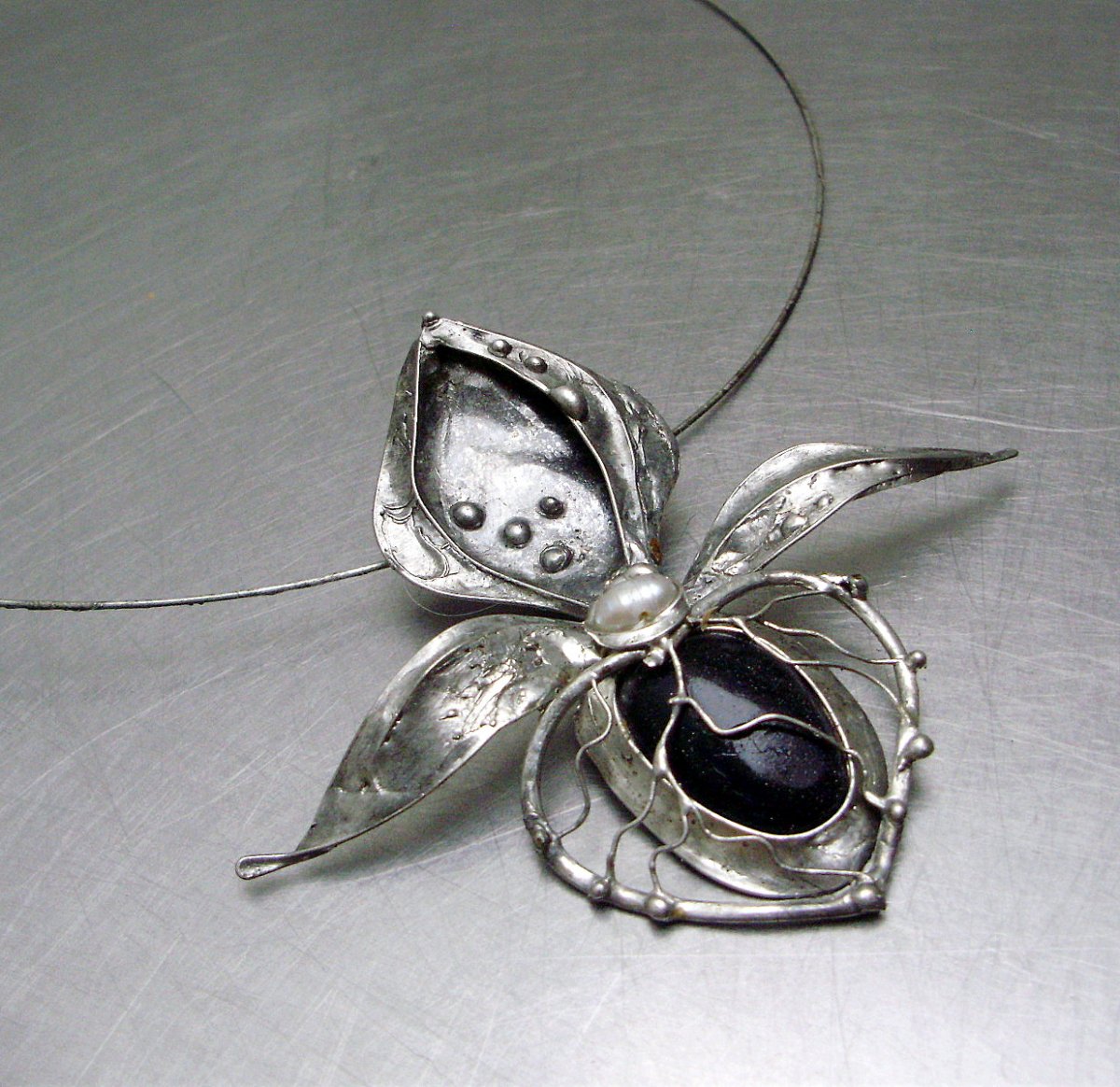 NÁHRDELNÍK TAJUPLNÁ ORCHIDEI