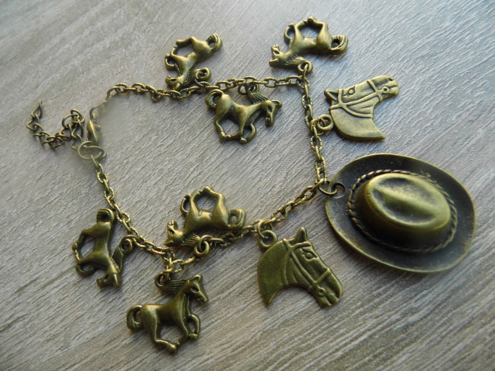 Náramek - miluju koně