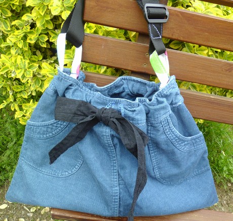 Recy kabela z manšestrové sukně