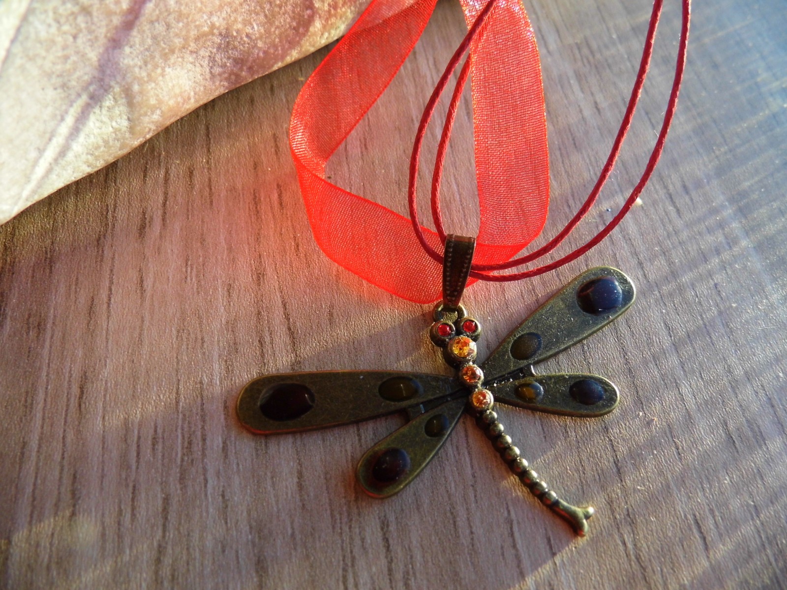 Náhrdelník vážka na org.stuza