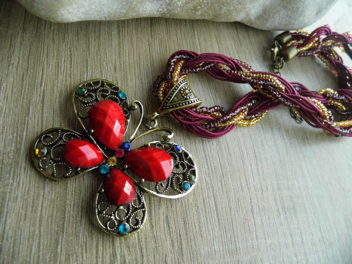 MOTÝL - náhrdelník