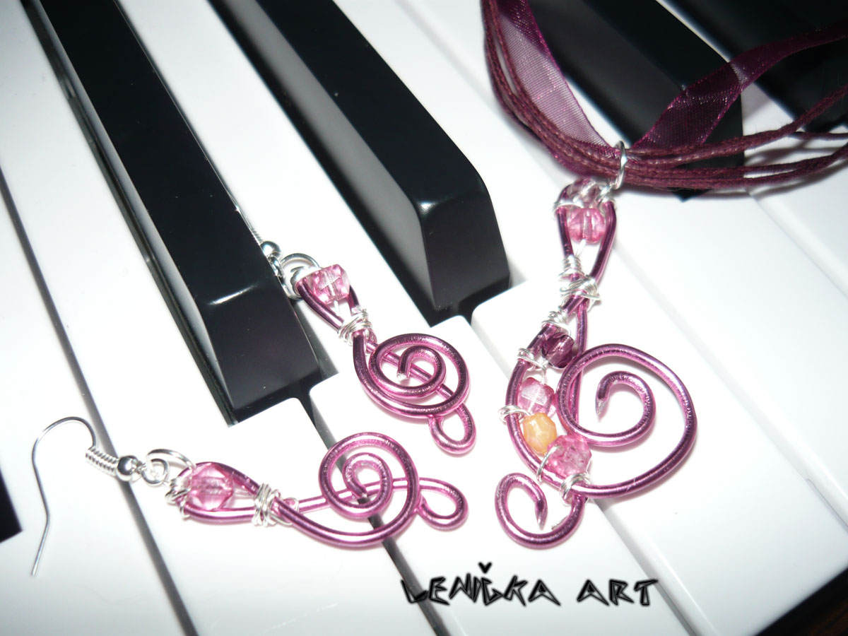 Růžové houslové klíče