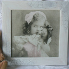 Obrázek holčička s panenkou