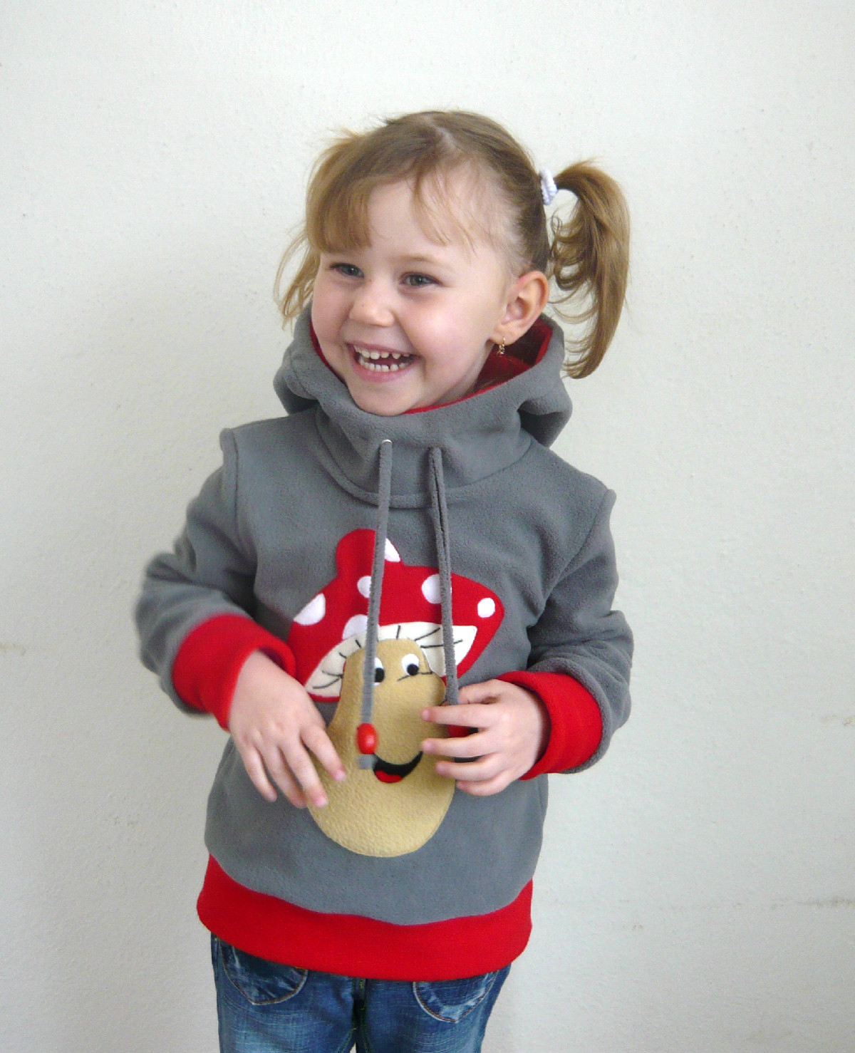 Mikinka s mochomůrkou :-)