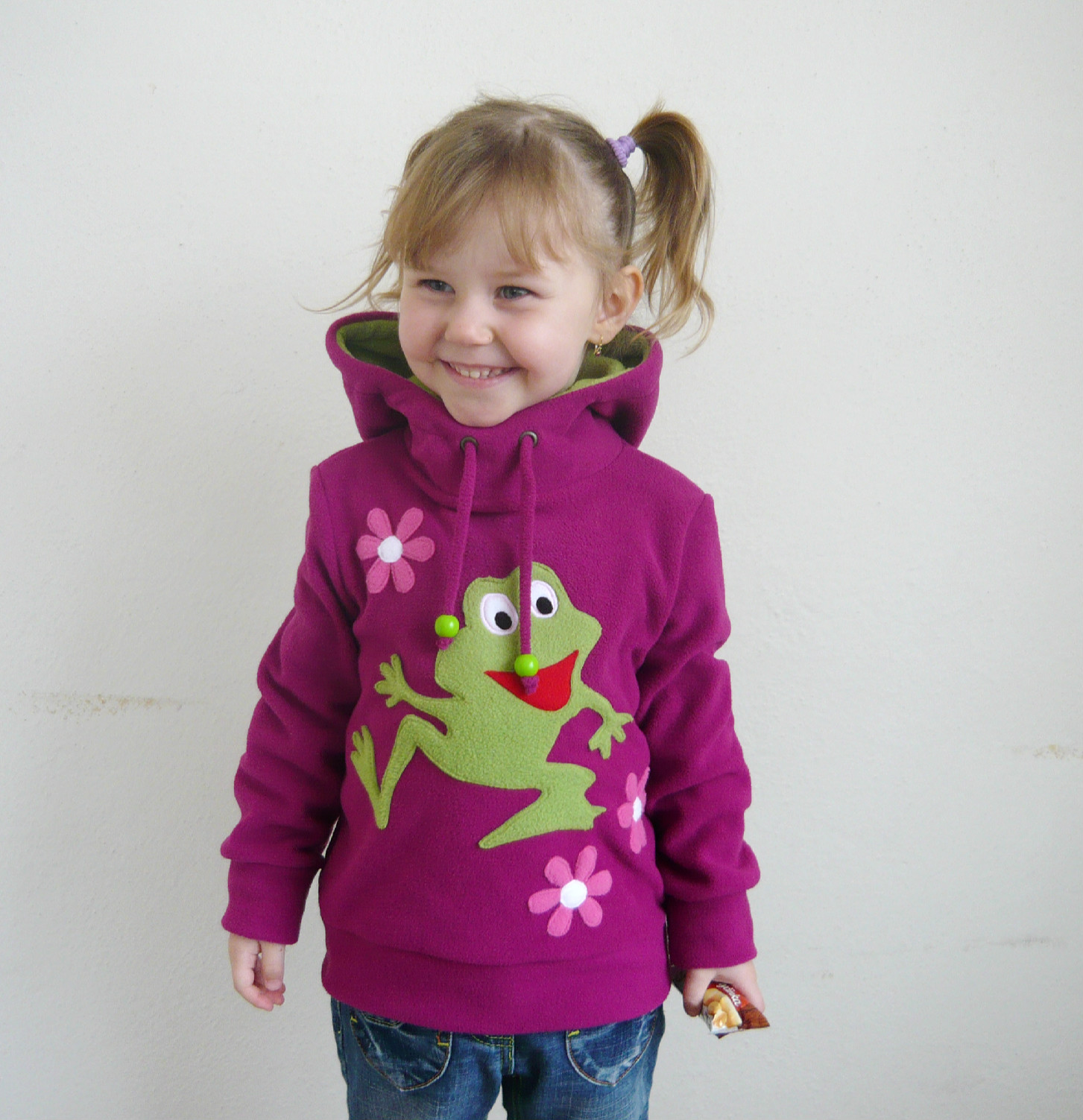 Ostružinová mikinka s žabkou