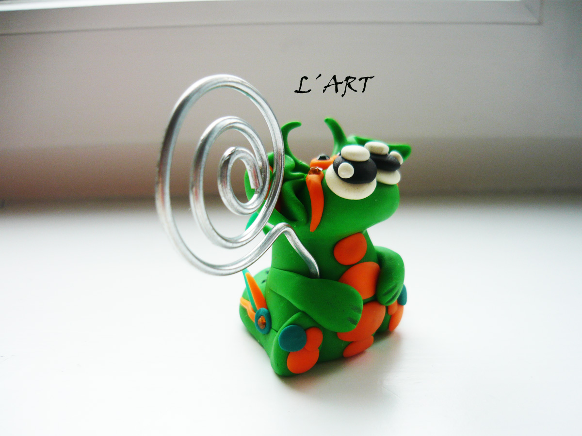 Náhrdelník - nakousnutý borůvkový donutek