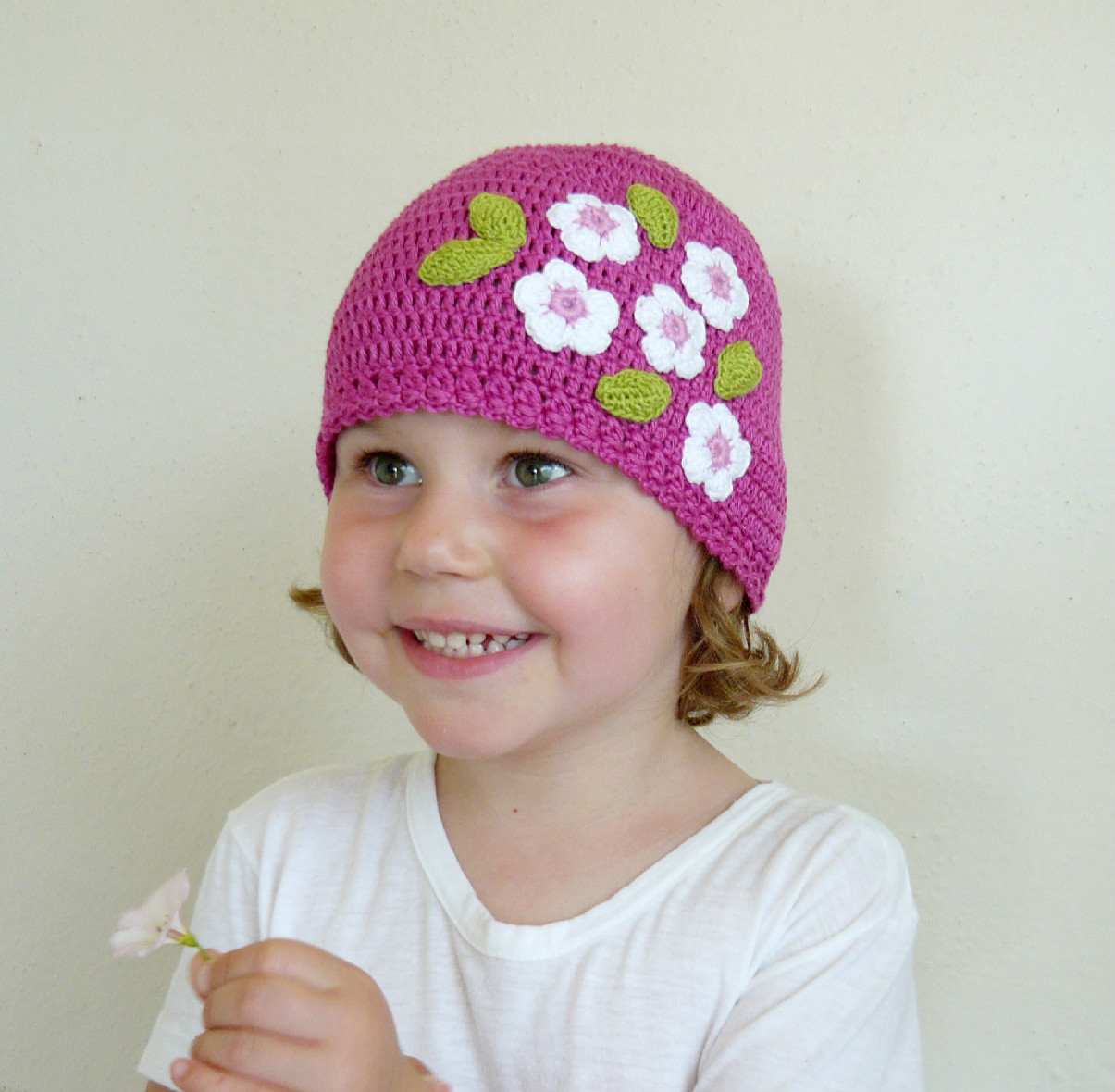 Rozkvetlá čepička 