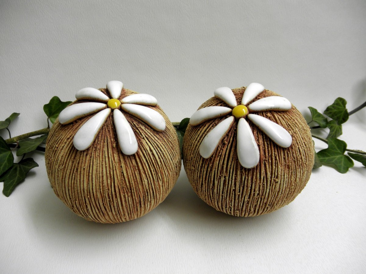 Zahradní koule k dekoraci - kopretina