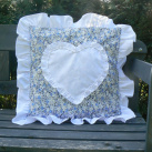 Rozkvetlá louka - povlak s bílým srdíčkem