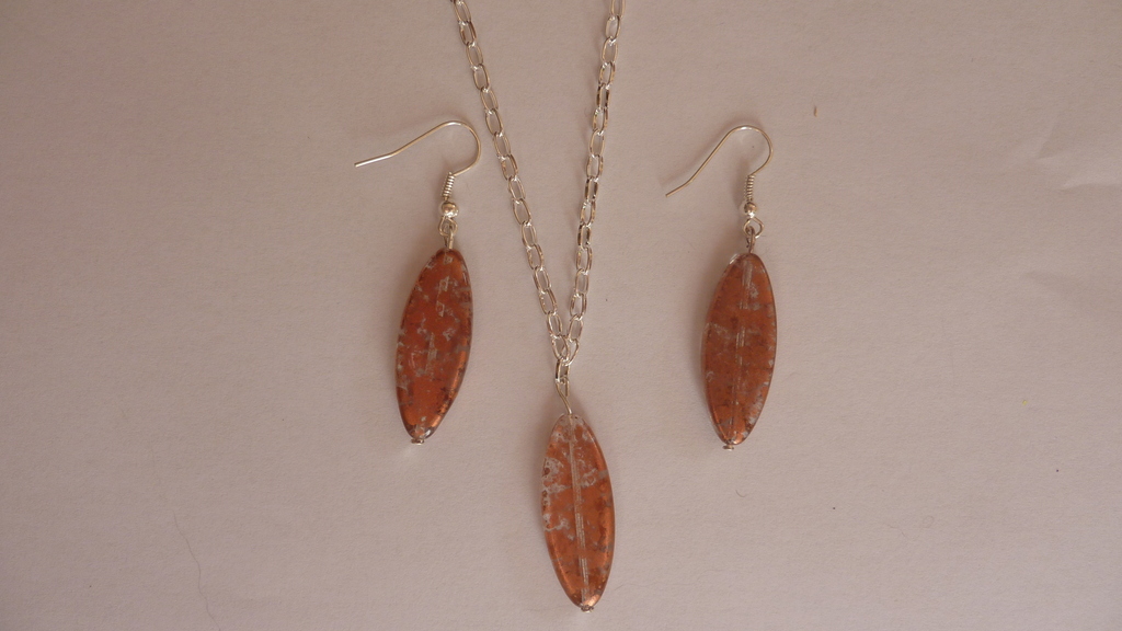 Bronzově stříkané oválky. 