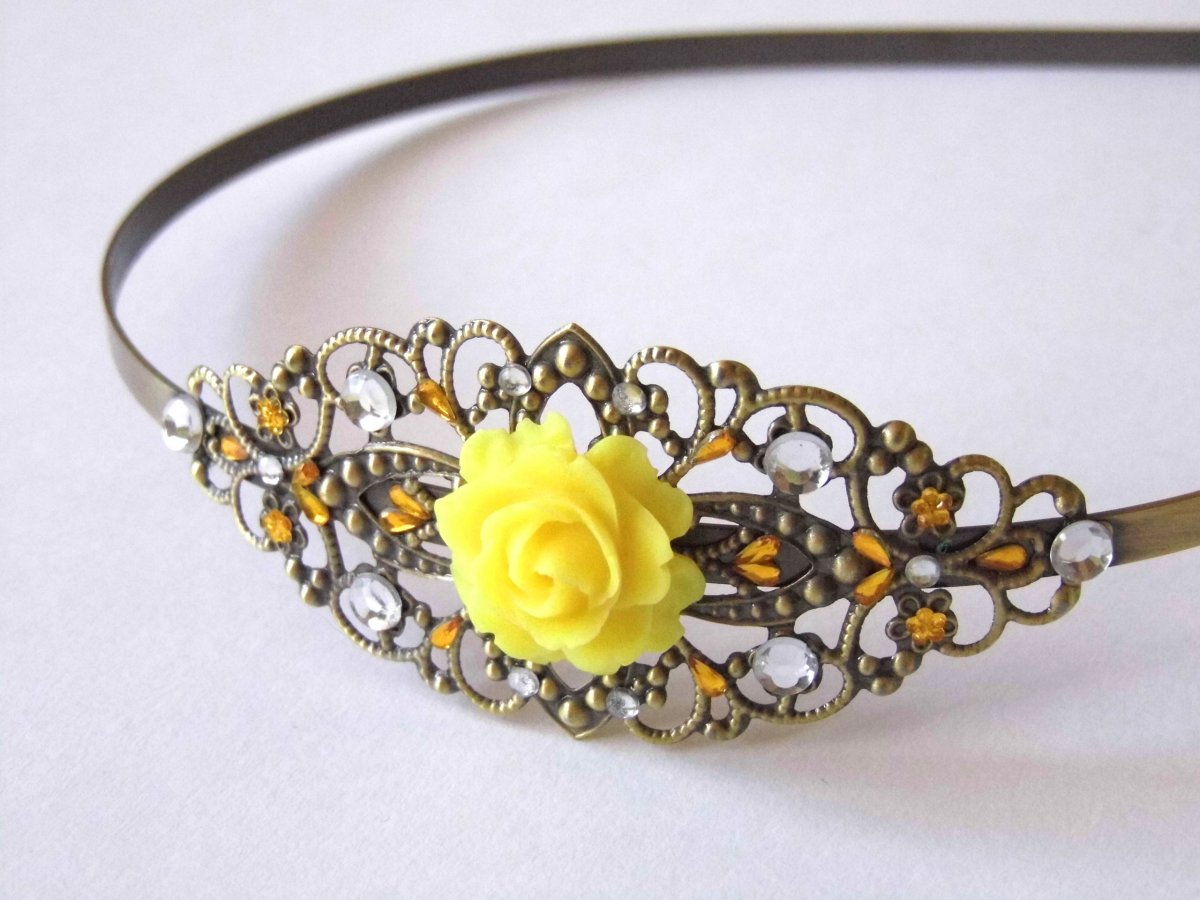 Čelenka s růžičkou