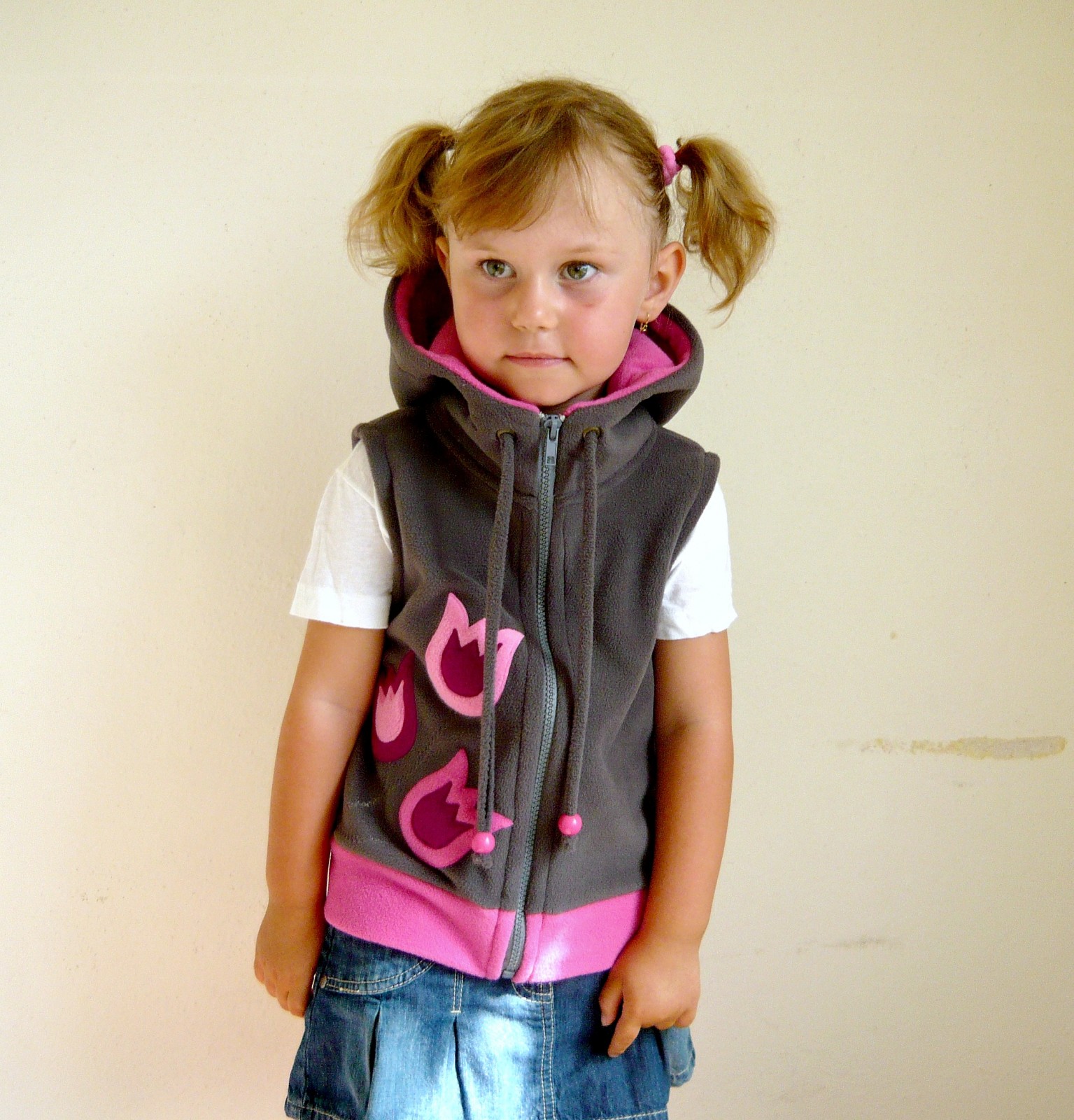 Antracitově šedá vesta