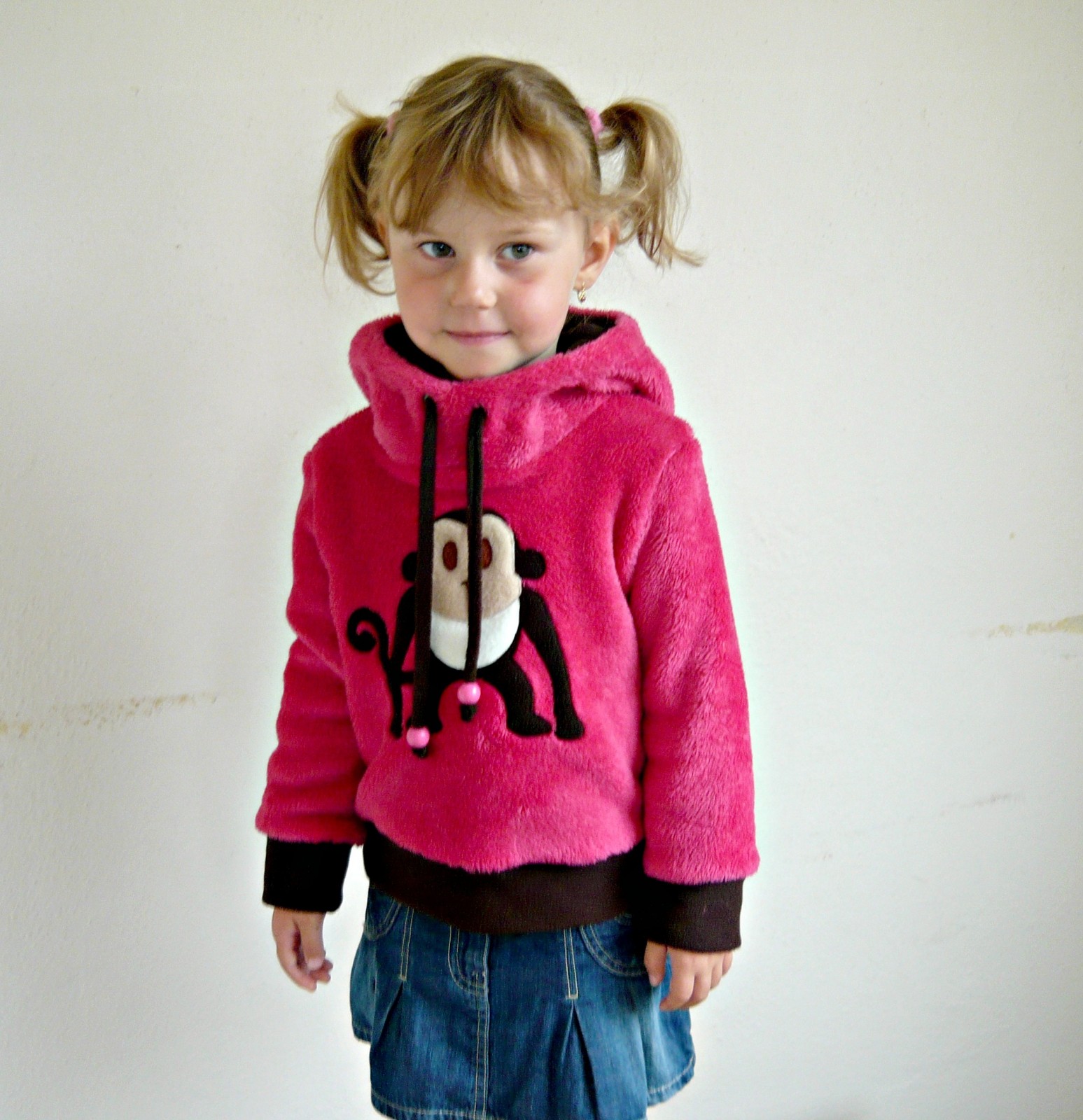 Wellsoft mikinka se špičatou kapucí vel.98 SKLADEM