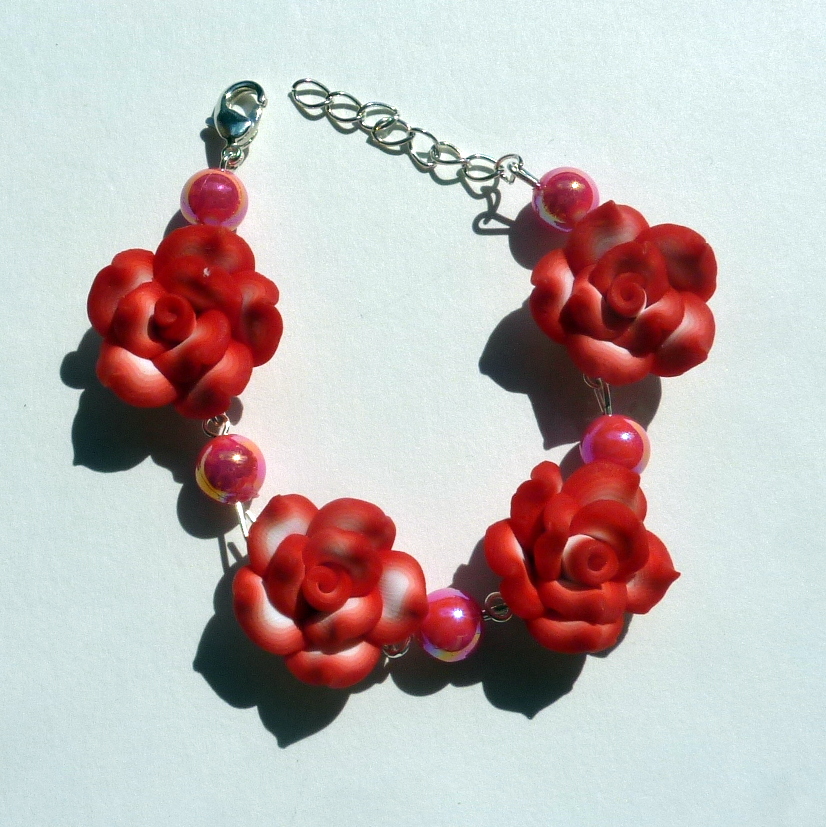 Náramek z fimo růžiček