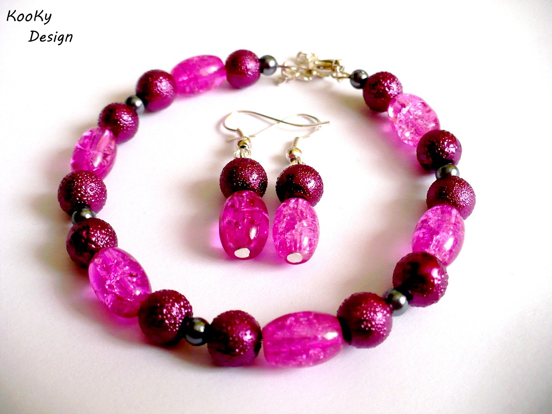 Růžový náramek s náušnicemi