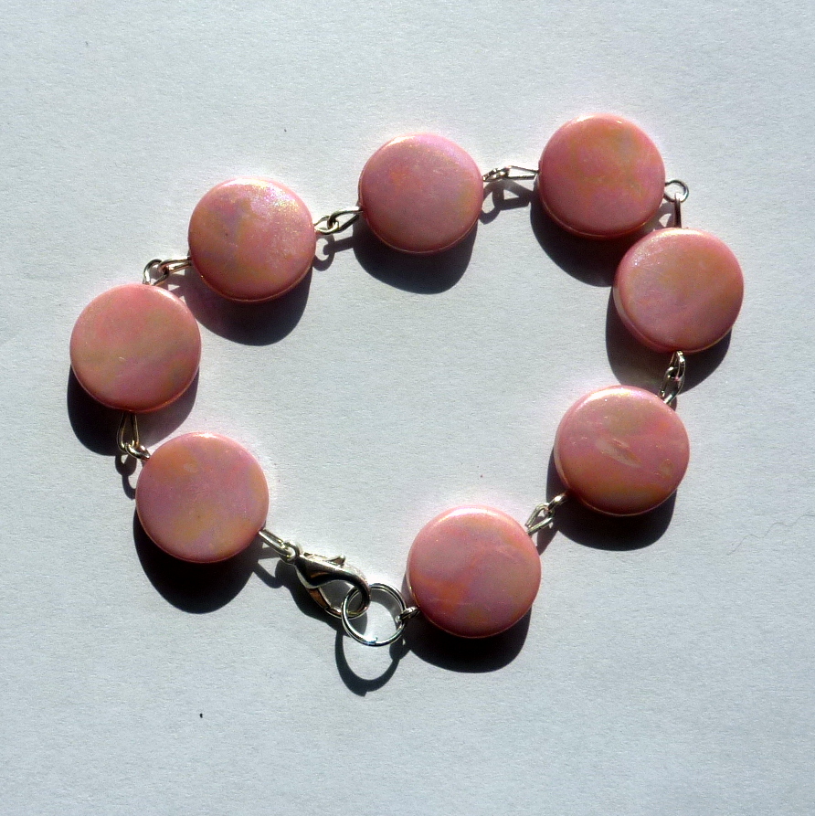 Světle růžový náramek