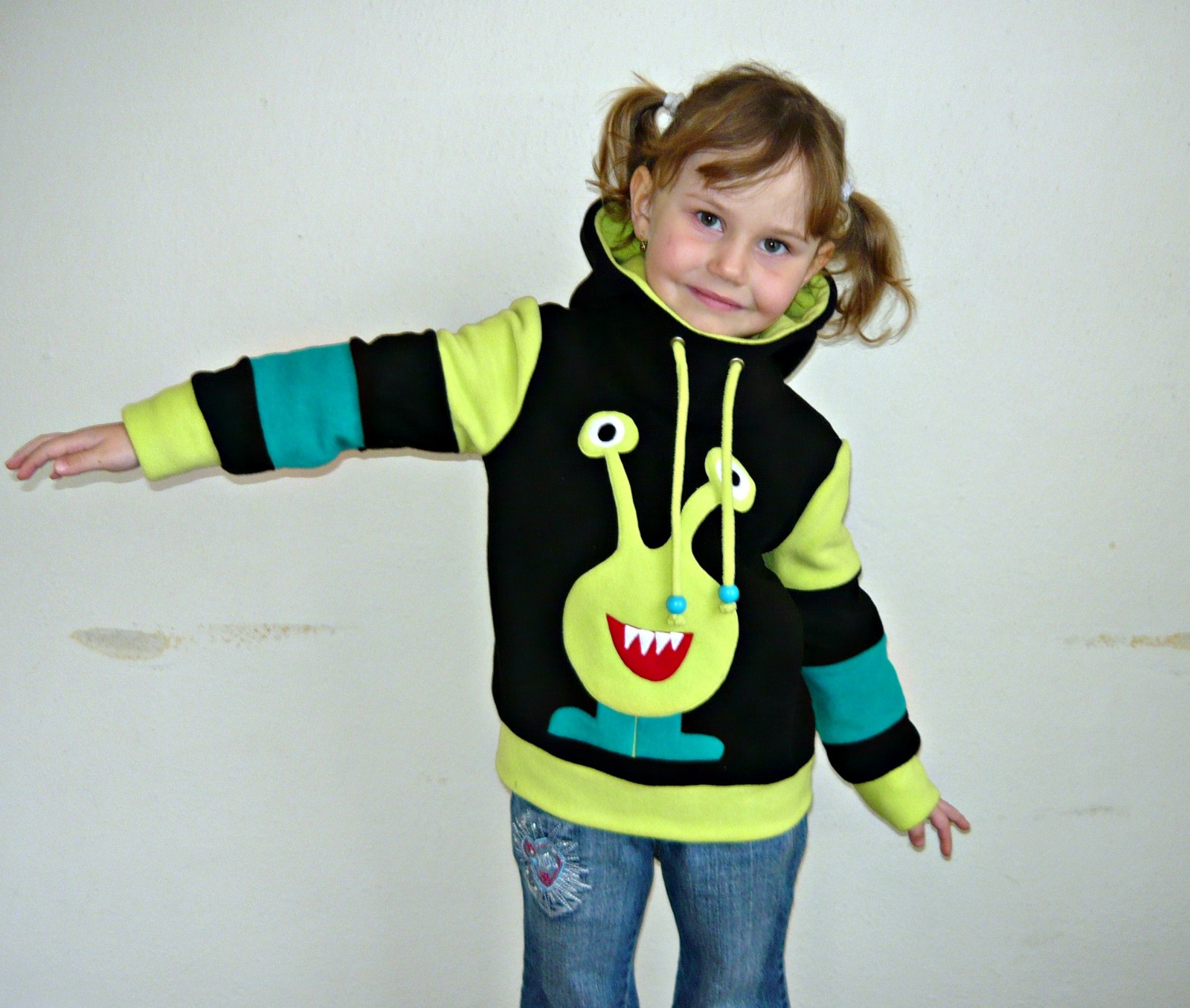 Mikinka s příšerkou.. 