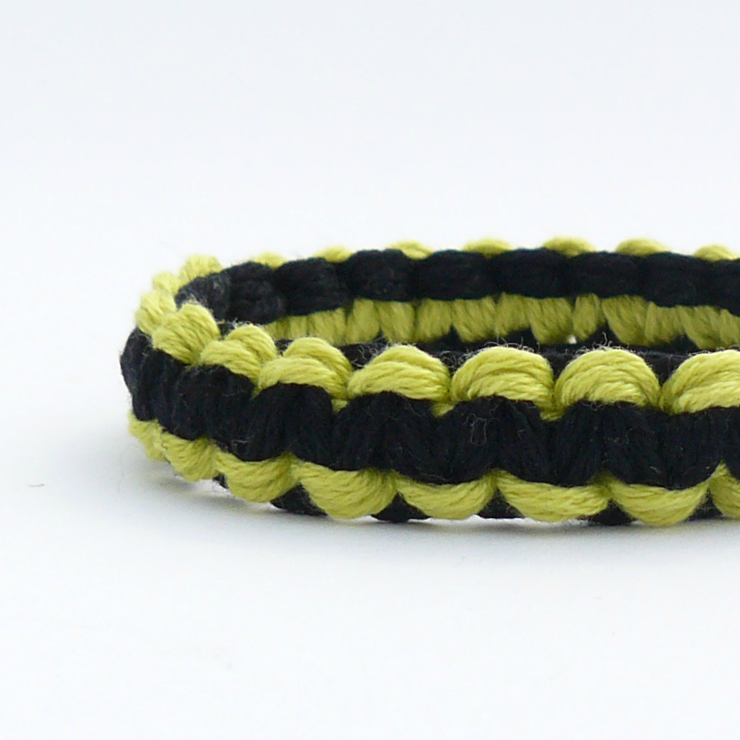Macramé náramek - kontrast
