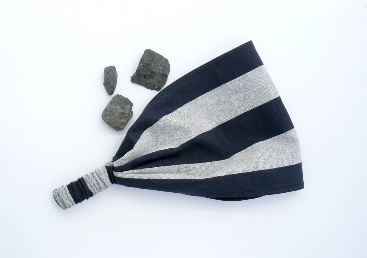 Látkový šátek - šedočerné pruhy