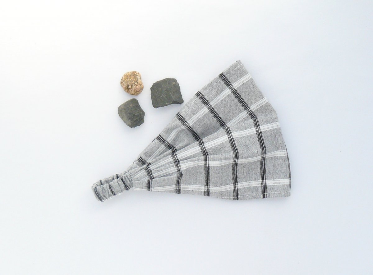 Látkový šátek - šedé kostky