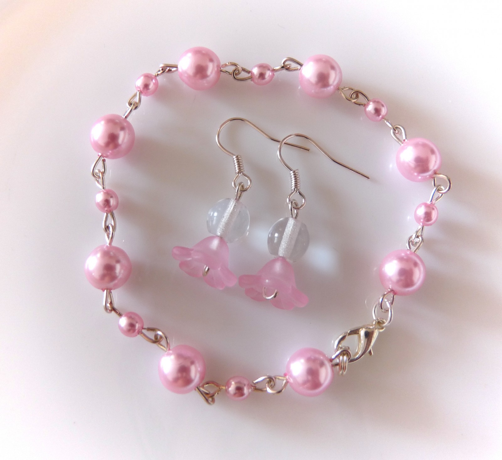 Růžový náramek s náušničkama